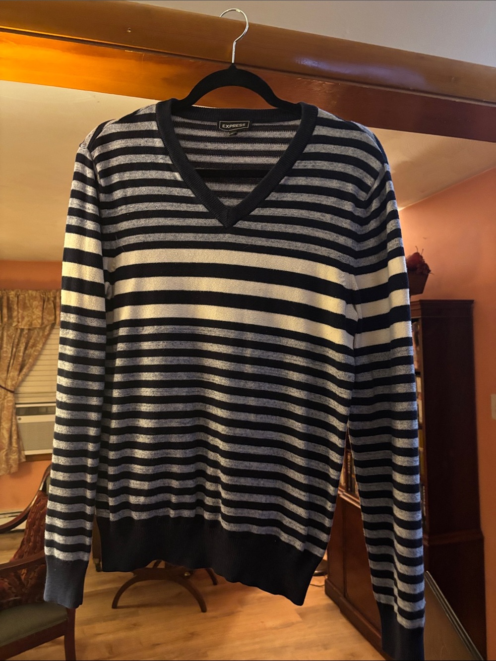 Express Men’s V-Neck Striped Sweater - Navy & White